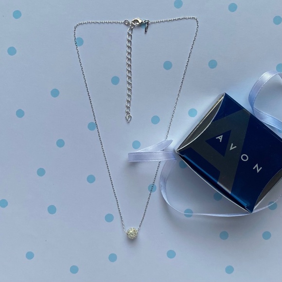 Avon Silver Tone Shimmering Rhinestone Necklace - Vintage 2003 - Picture 2 of 6